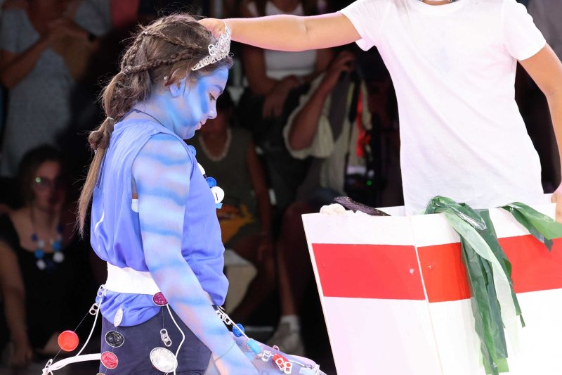 Y los mares sucumben ante la acción depredadora y el egoísmo de la humanidad en los Escacs Vivents de Xàbia  Y los mares sucumben ante la acción depredadora y el egoísmo de la humanidad en los Escacs Vivents de Xàbia